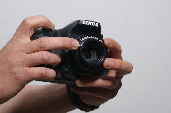 Pentax K20D ja Lensbaby Original käes