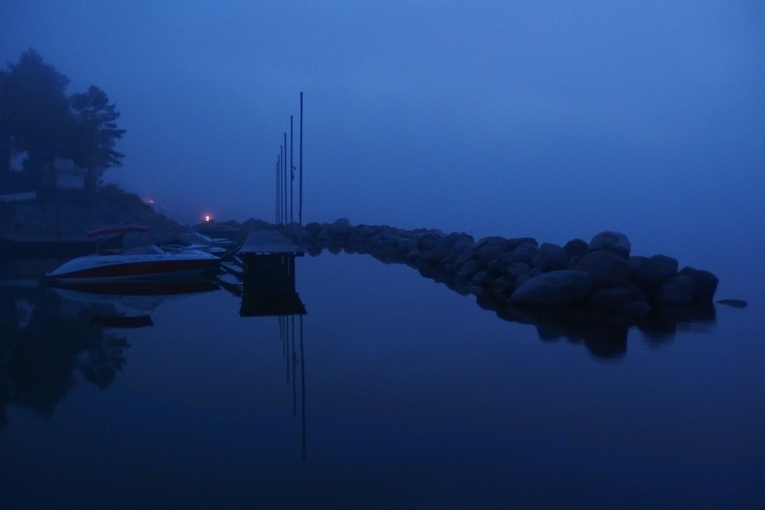 f/1.9, 1/20 sek, ISO 1600, käest pildistatud ilma statiivita