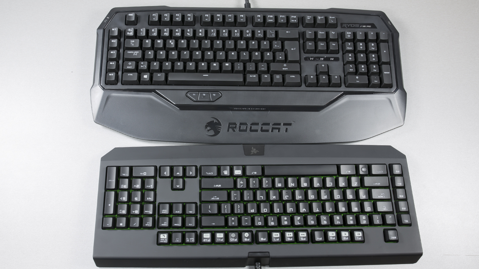 Roccat Ryos MK Pro ning Razer BlackWidow Ultimate klaviatuur kõrvuti