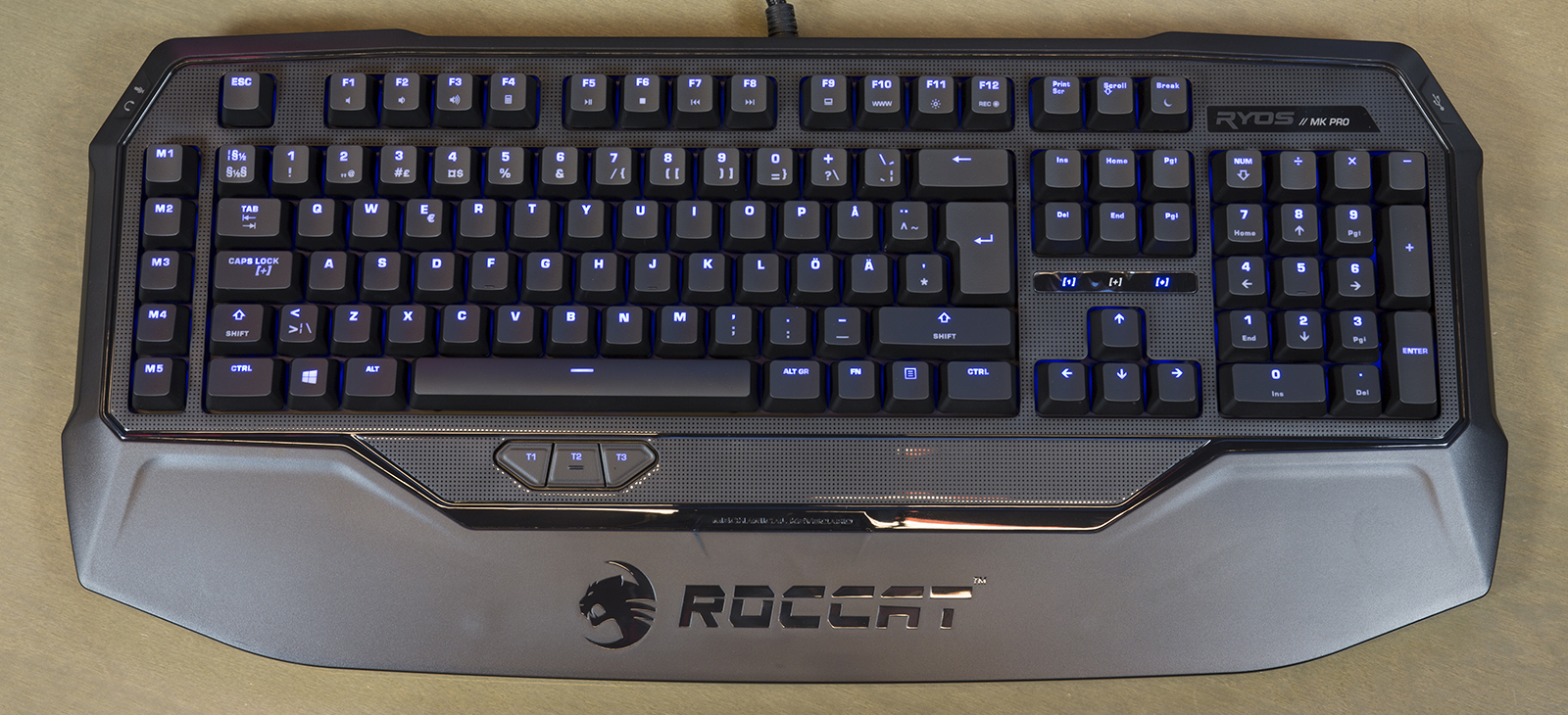 Roccat Ryos MK Pro klaviatuur sisselülitatud taustvalgustusega