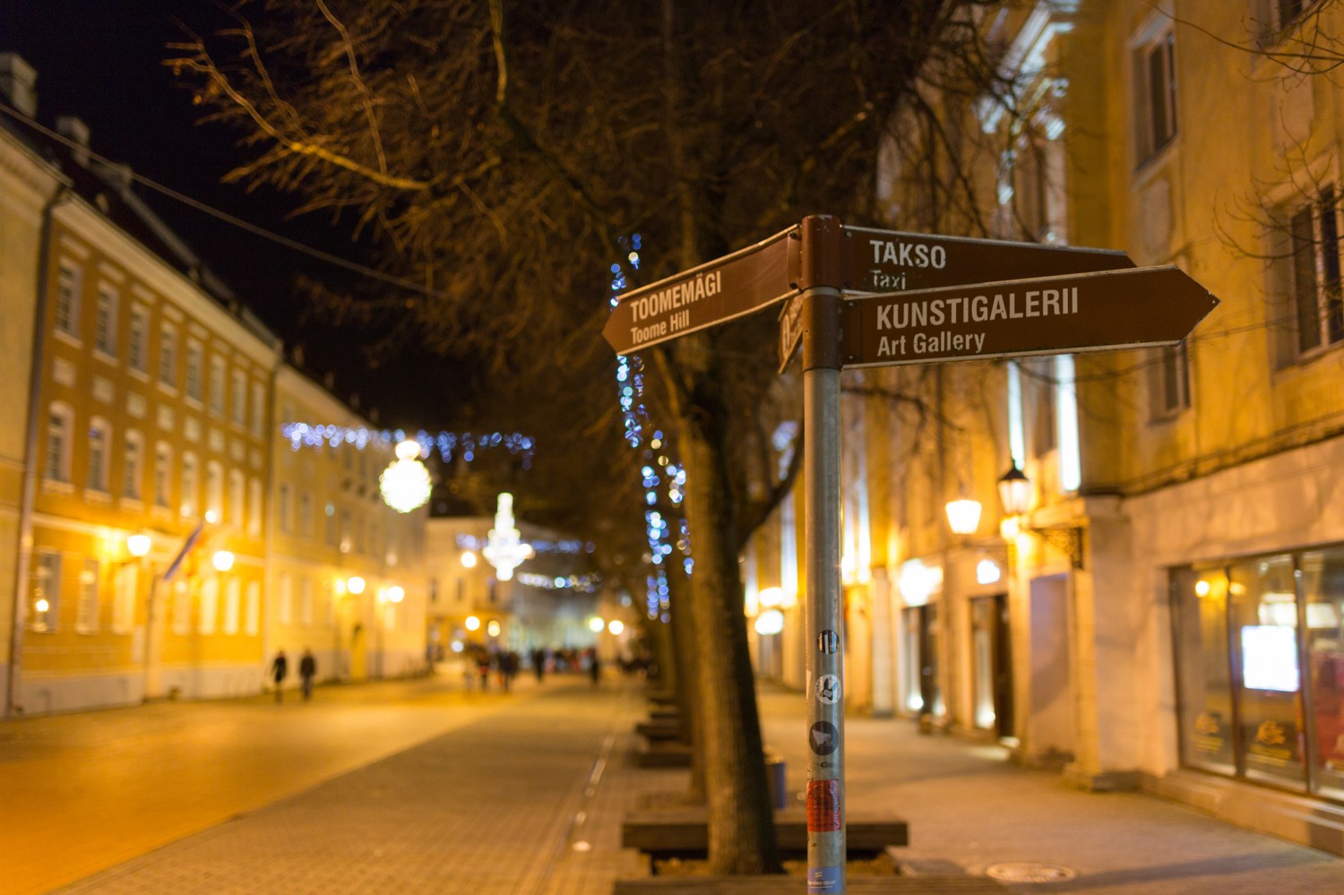 Bokeh on tegelikult täitsa meeldiv. f/1,8; 1/40 sek; ISO 1000; käest