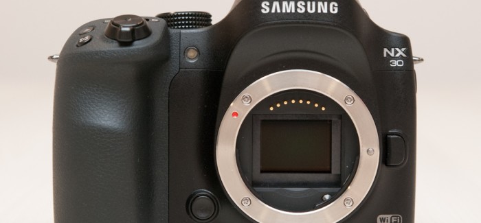 Samsung NX30 hübriidkaamera
