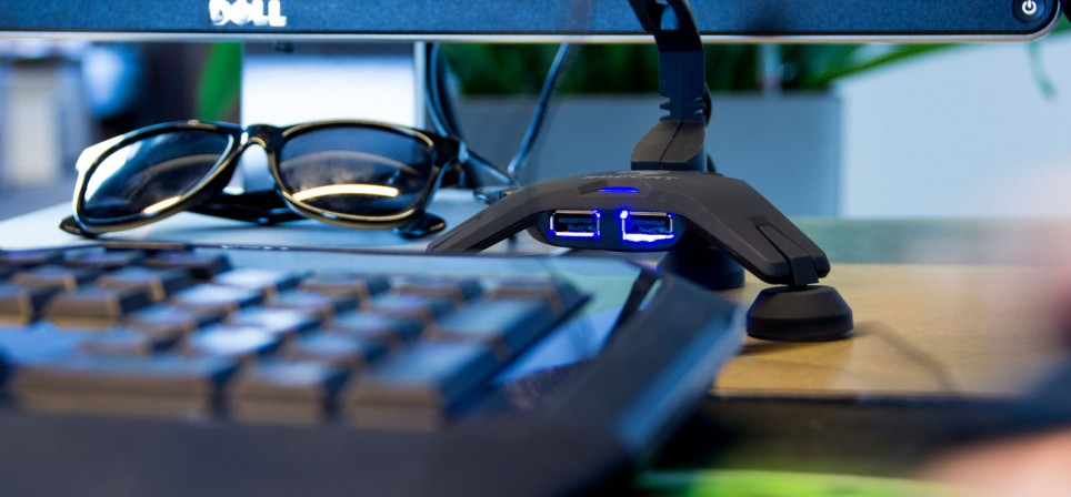 Roccat Apuri – mängurile juhtmehoidja, sekretärile USB hub, lauale kaunistus