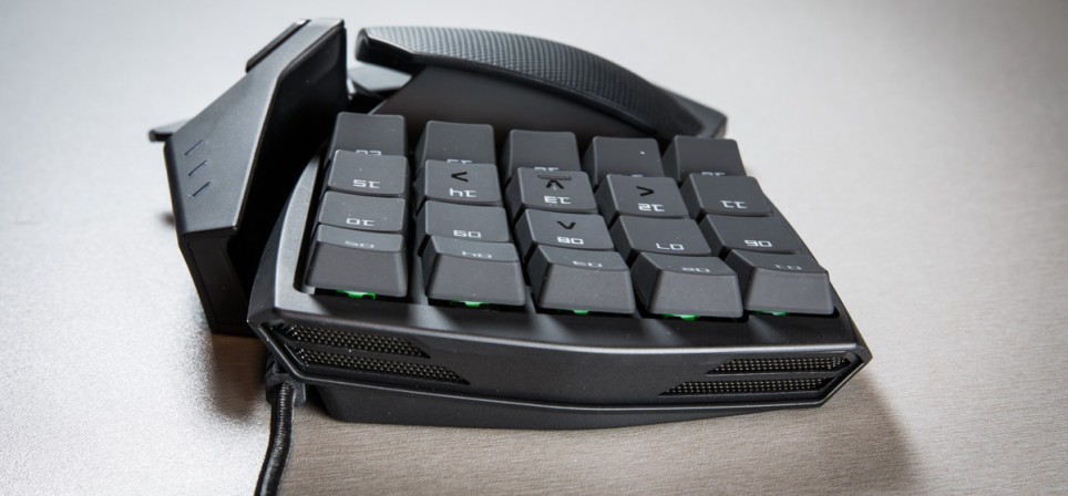 Laia haardega Razer Orbweaver mängupult sobib trendikatele puuraiduritele