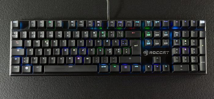 Roccat Suora FX on pilkupüüdev mehhaaniline klaviatuur