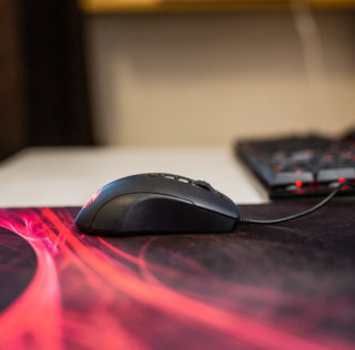 Roccat Kone Pure Ultra – nagu klimp võisel taldrikul
