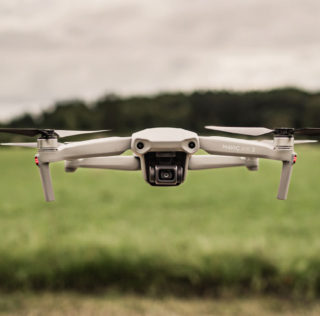 DJI Mavic Air 2 on intelligentse drooni musternäide
