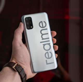 Realme 7 5G nutitelefon on ühe suure AGA-ga